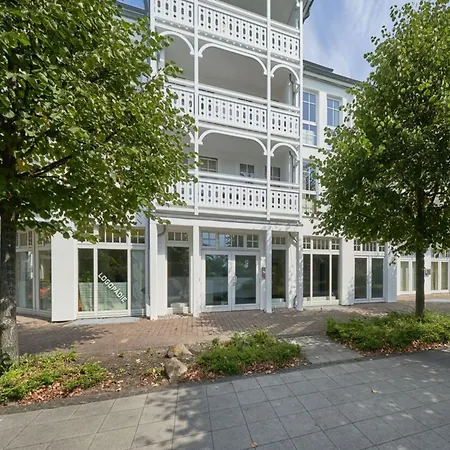 Moderne Mit Balkon In Apartment Sellin (Rugen)