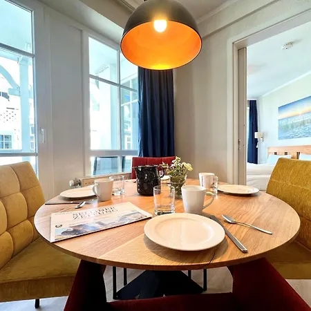 Moderne Mit Balkon In Sellin (Rugen)
